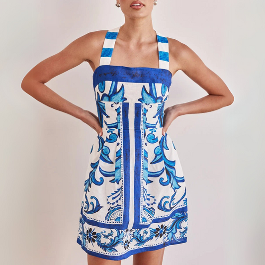 EMMA – EXOTISCH BEDRUCKTES MINI-KLEID MIT ÜBERKREUZTEN TRÄGERN